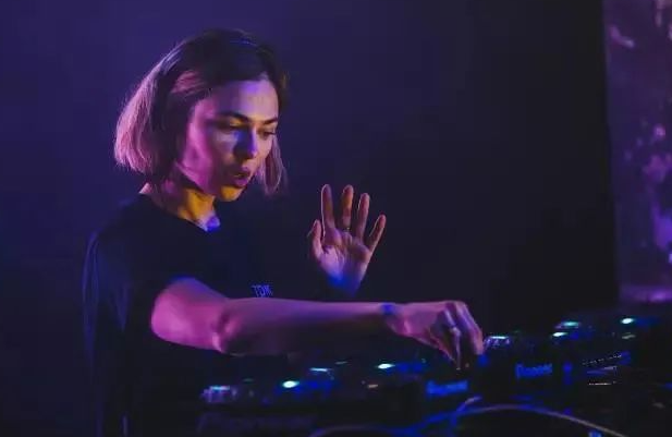 NINA KRAVIZ #Techno女王