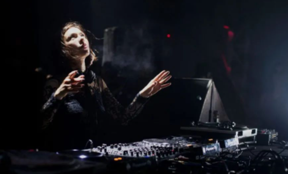 NINA KRAVIZ #Techno女王