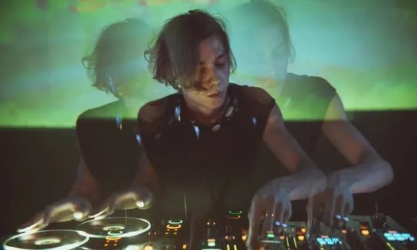 NINA KRAVIZ #Techno女王