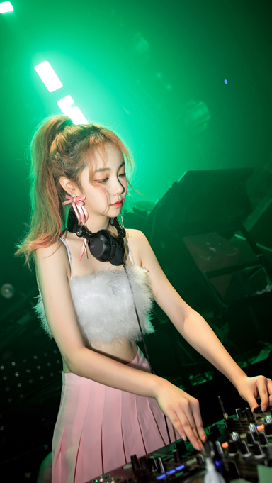 DJ HANA