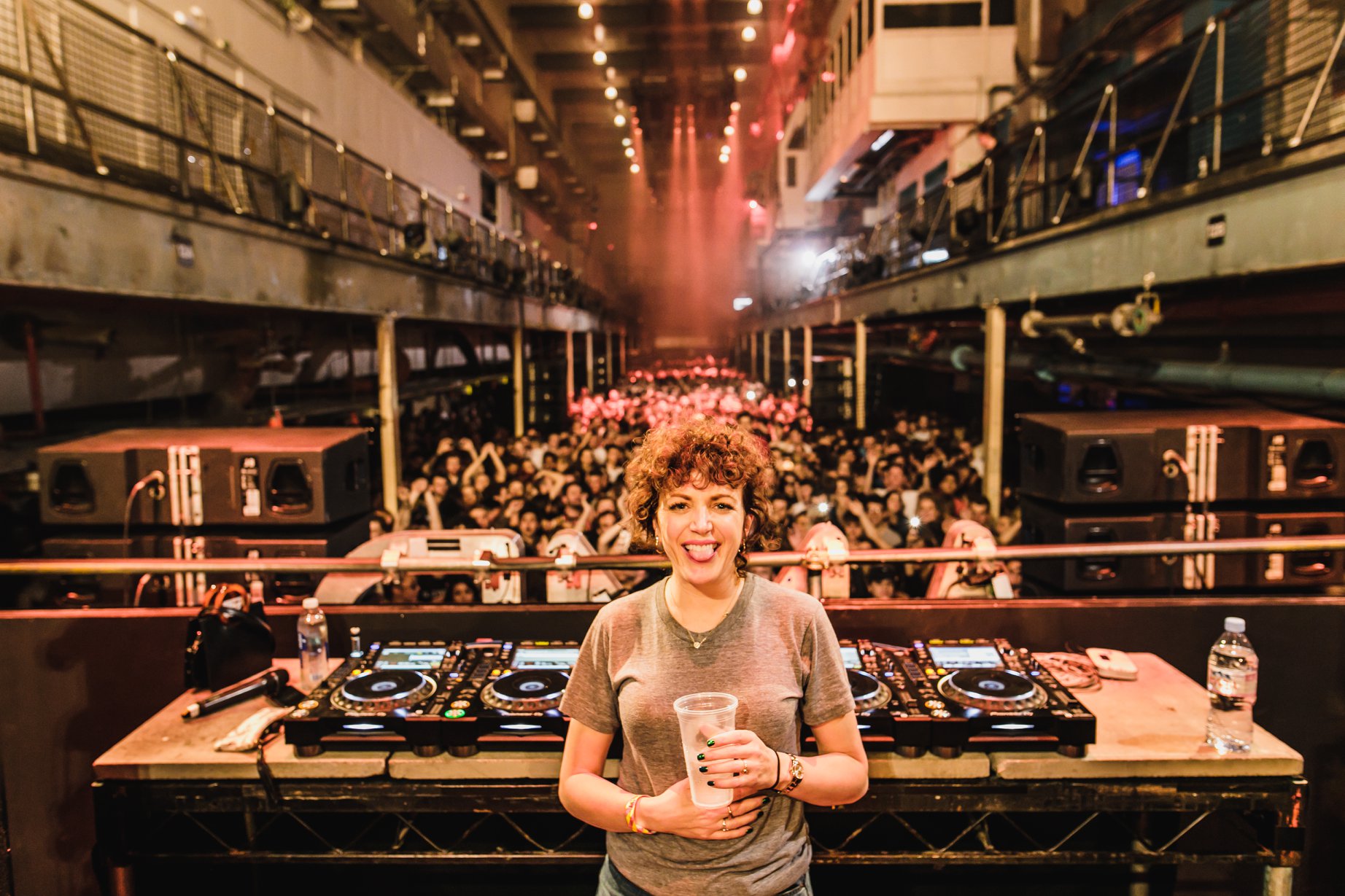 ANNIE MAC