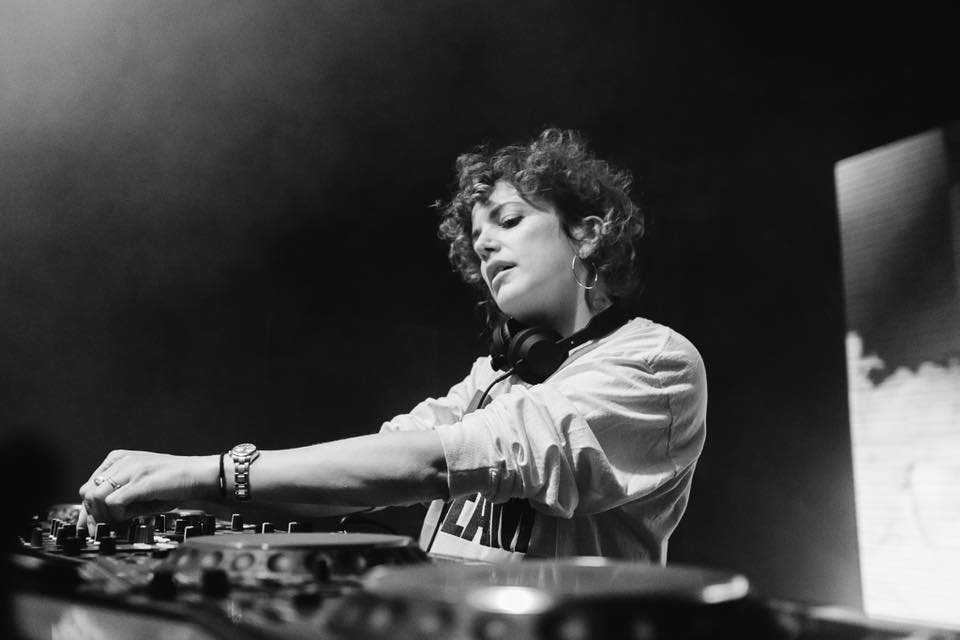 ANNIE MAC