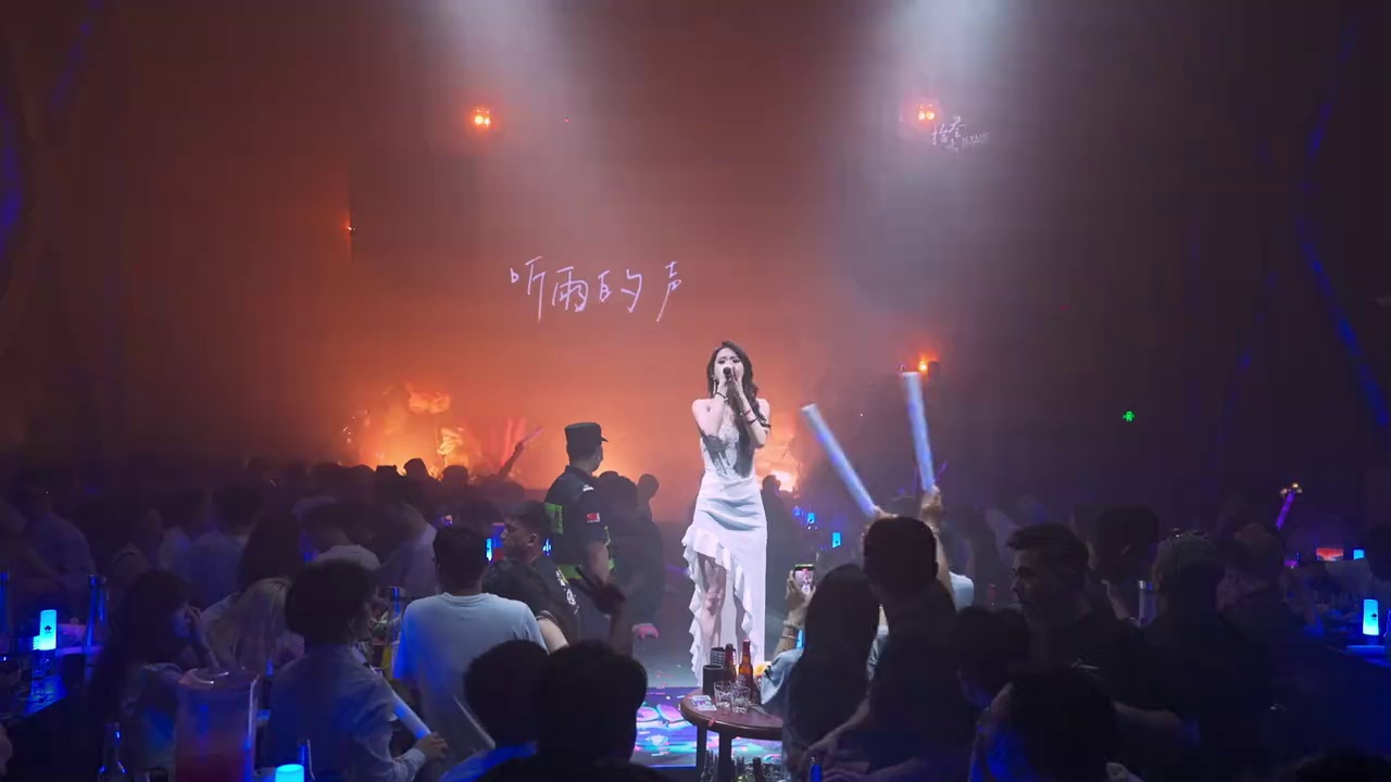 酒吧劲爆现场-深圳拾叁唐Livehouse