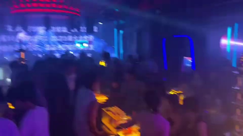 酒吧劲爆现场-临海v2club酒吧