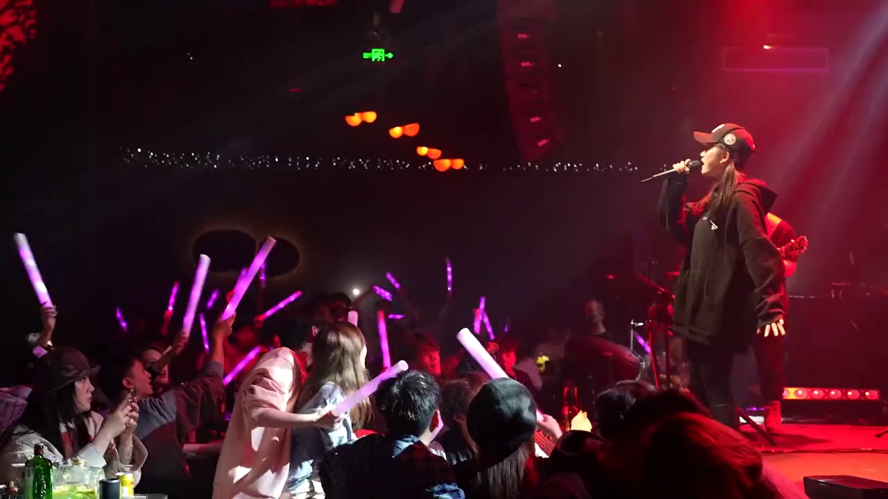 酒吧劲爆现场-成都KEZEE Music Live