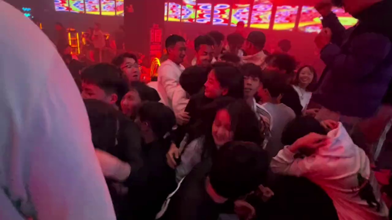 酒吧劲爆现场-安宁W2 PARTY ROOM