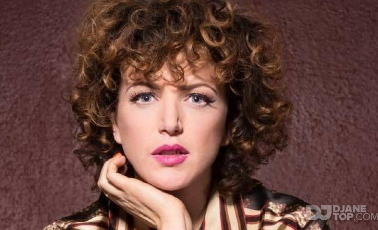 ANNIE MAC